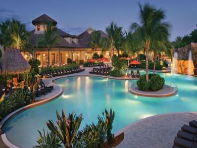 Naples Three Bedroom Vacation Home, Sleeps Six Guests